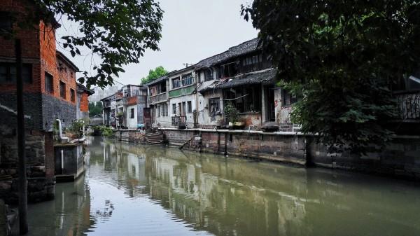 逃离遗弃的建筑3